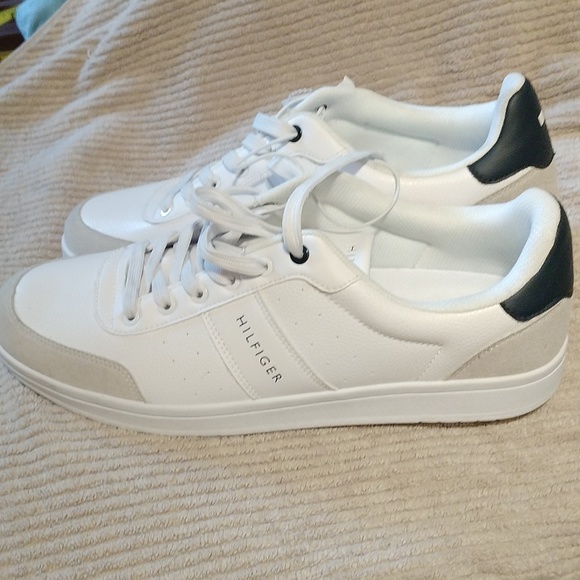 Tommy Hilfiger Other - Tommy Hilfiger white casual shoes classic lace up sneakers.
